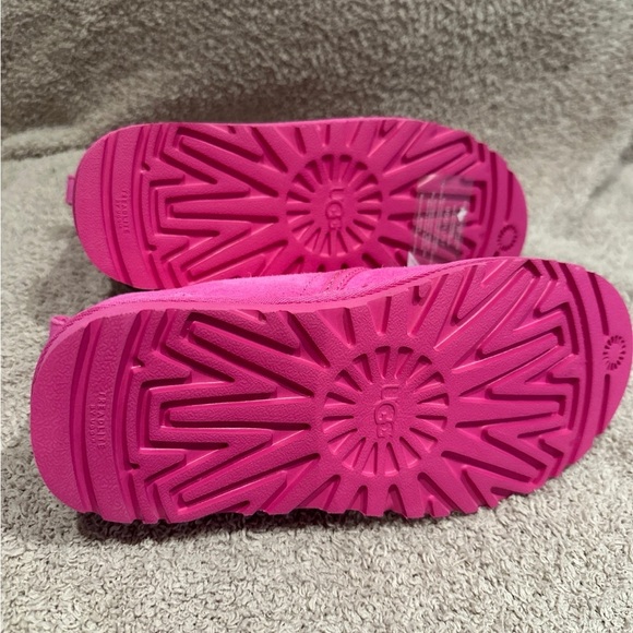 ugg neumel boots - Picture 5 of 6